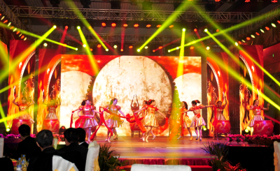 热情洋溢的开场舞《欢庆》