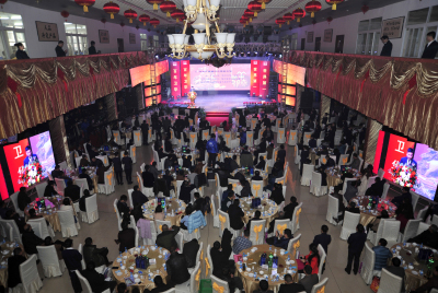 上千名业务经理在卫华多功能厅共襄盛会